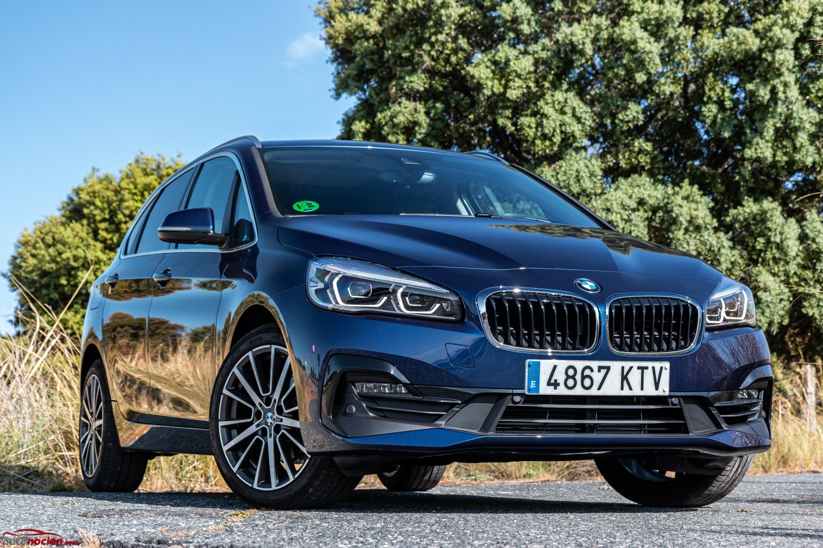 بررسی BMW 218i اکتیوتورر نمایشگاه اتومبیل داودی