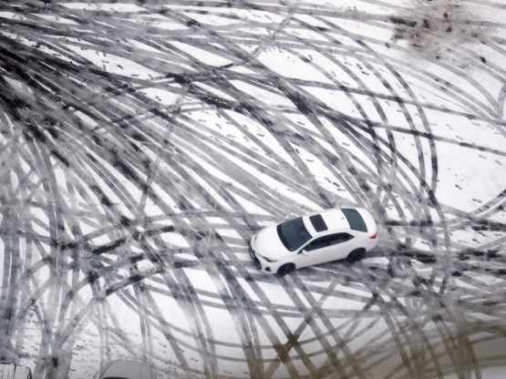 بدترین اشتباهاتی که افراد در هنگام رانندگی در برف می کنند