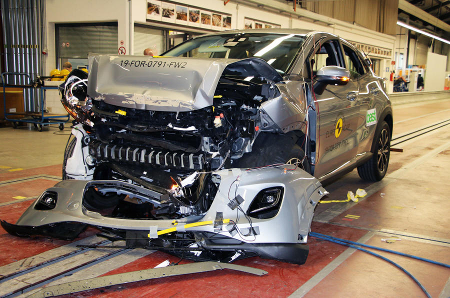 چگونه خودروهای مدرن در تصادفات ضربه را جذب می کنند؟