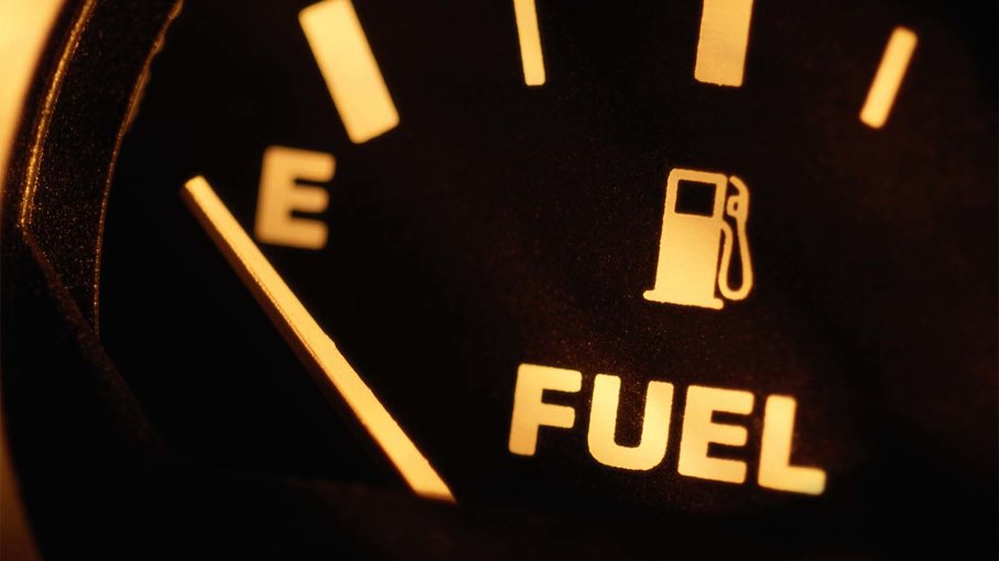 رانندگی با باک خالی از بنزین چه عوارضی برای خودرو دارد؟