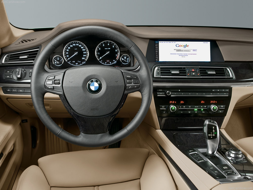 بررسی BMW 750i