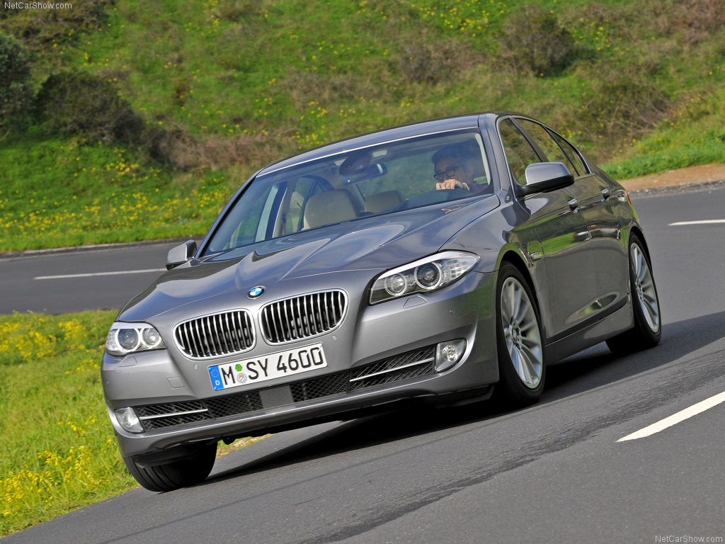 بررسی BMW 523i